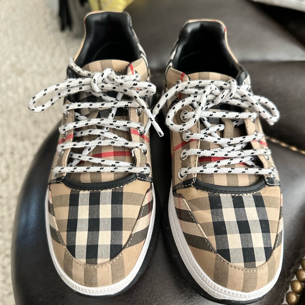 Burberry kids sneakers/ dress shoe